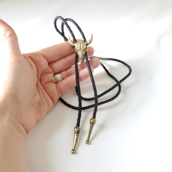 Skull Western Bolo Tie Hat Necklace Accessory - Picture 2 of 4